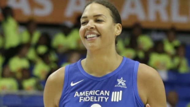 Liz-Cambage-WNBA-points-record.png